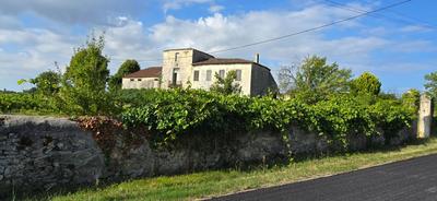 Maison - 180 000 m² - 12 pièces