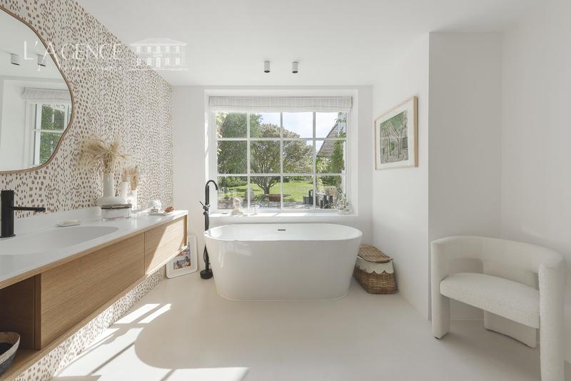 Maison - 380 m² - 9 pièces