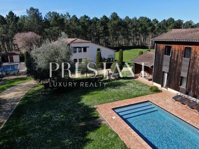 Maison - 421 m² - 10 pièces