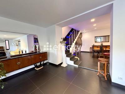 Appartement - 190 m² - 8 pièces