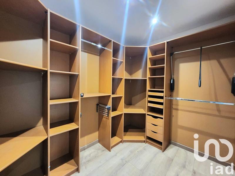 Maison - 256 m² - 5 pièces