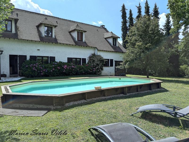 Maison - 320 m² - 11 pièces