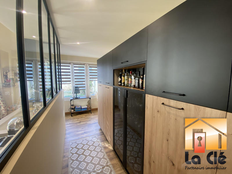 Maison - 250 m² - 6 pièces