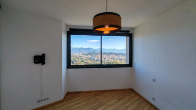 Appartement - 99 m² - 4 pièces