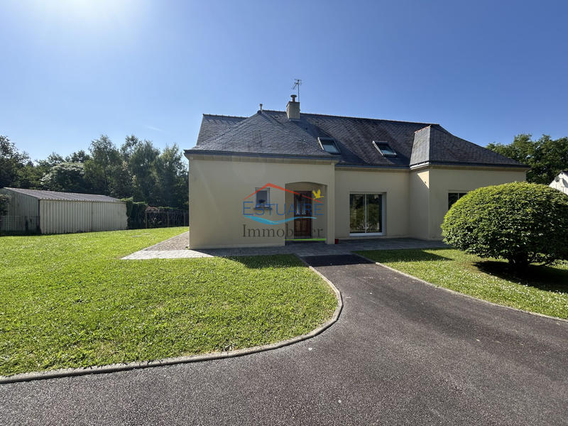 Maison traditionnelle - 161 m² - 6 pièces