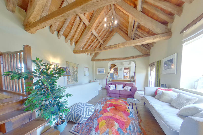 Maison - 248 m² - 9 pièces