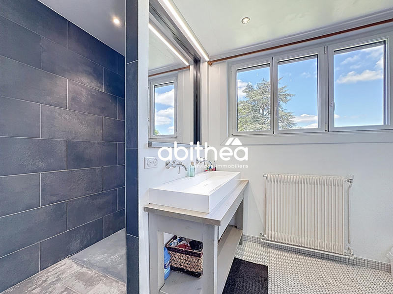 Maison - 220 m² - 9 pièces