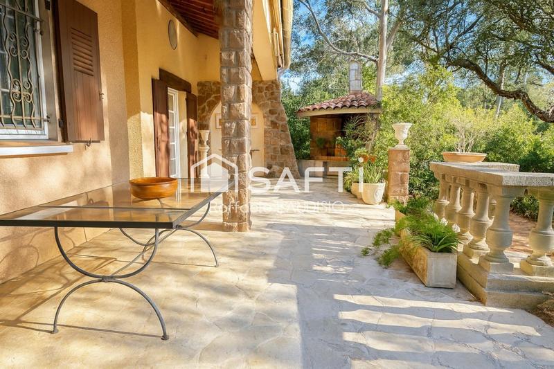 Maison - 210 m² - 6 pièces