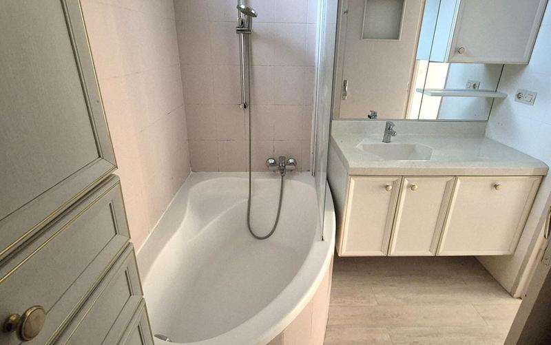 Appartement - 81 m² - 5 pièces