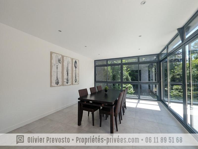 Maison - 235 m² - 9 pièces