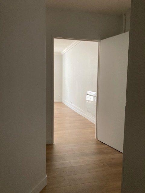 Local commercial - 45 m² - 2 pièces