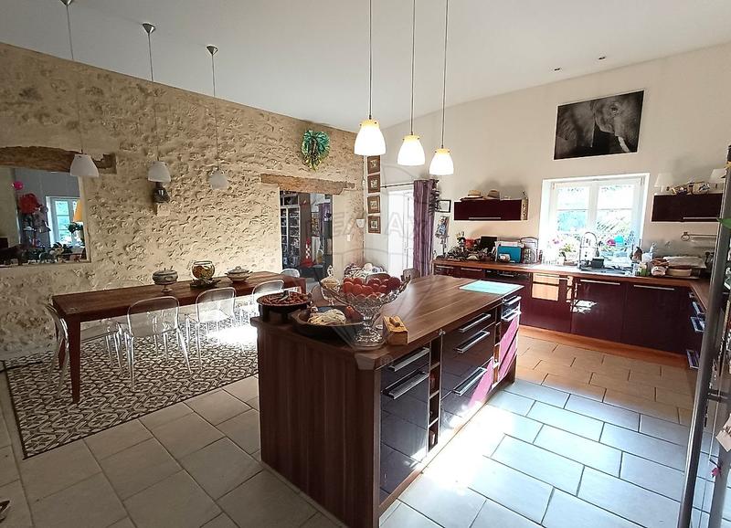 Maison - 240 m² - 7 pièces