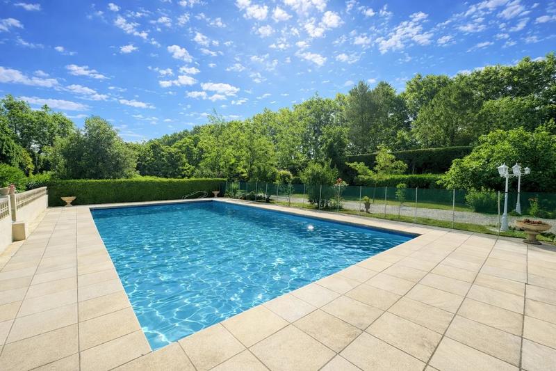 Maison - 237 m² - 9 pièces