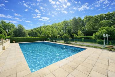 Maison - 237 m² - 9 pièces