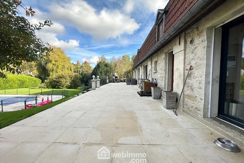 Maison - 255 m² - 8 pièces