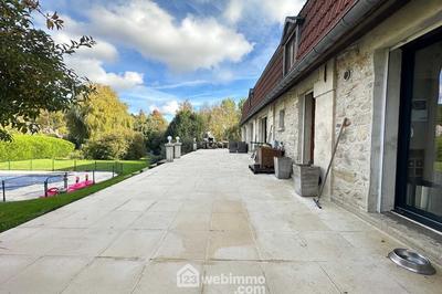 Maison - 255 m² - 8 pièces