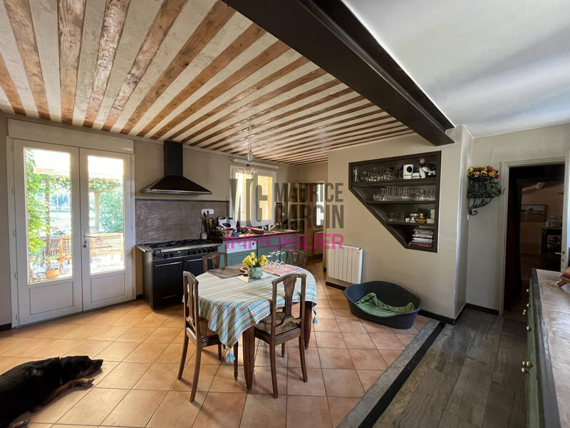 Maison traditionnelle - 203 m² - 8 pièces