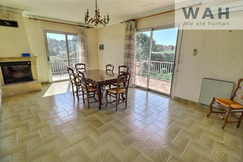 Villa - 241 m² - 10 pièces