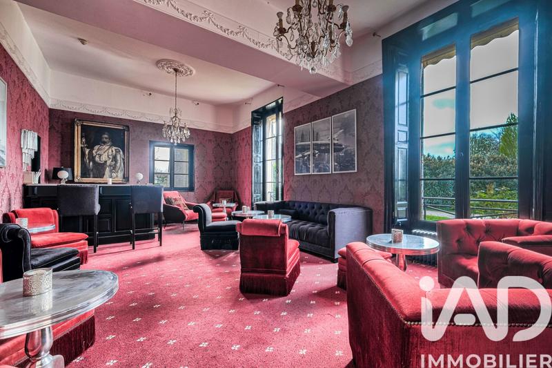 Château - 1 230 m² - 23 pièces