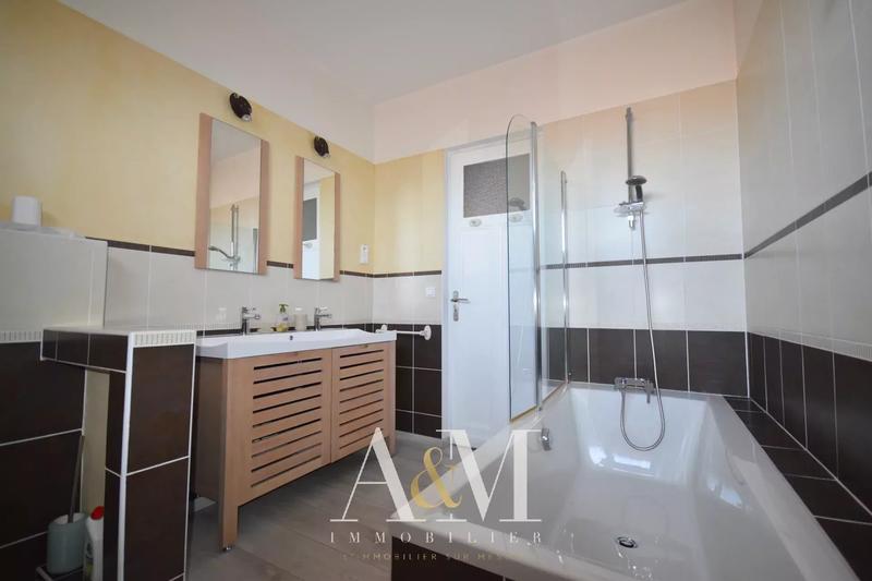 Maison - 220 m² - 7 pièces