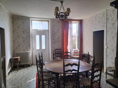 Maison - 215 m² - 10 pièces