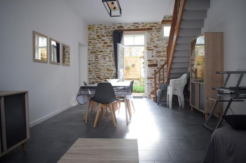 Maison - 242 m² - 9 pièces