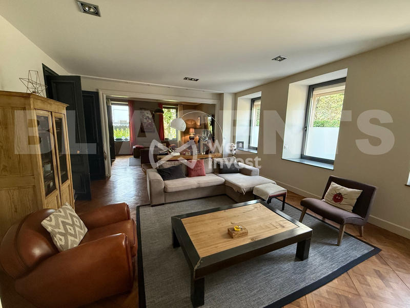 Maison - 390 m² - 5 pièces