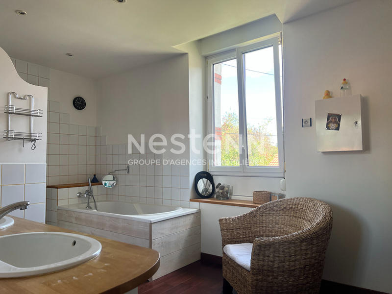 Maison - 221 m² - 7 pièces