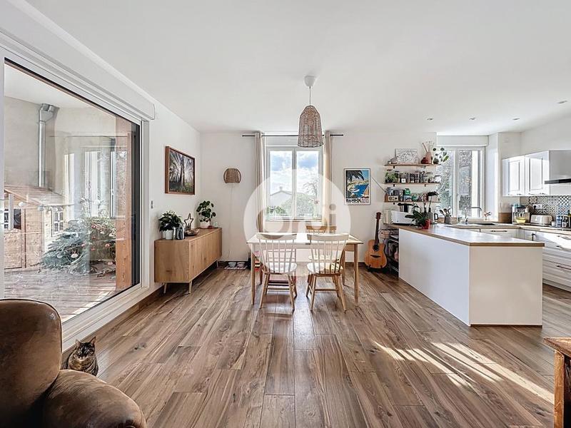 Appartement - 93 m² - 4 pièces