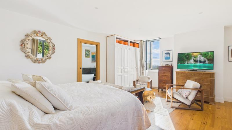 Maison - 410 m² - 11 pièces