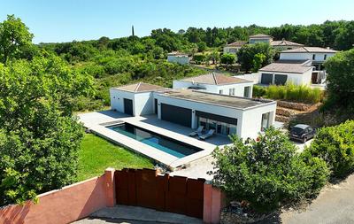 Villa - 300 m² - 8 pièces