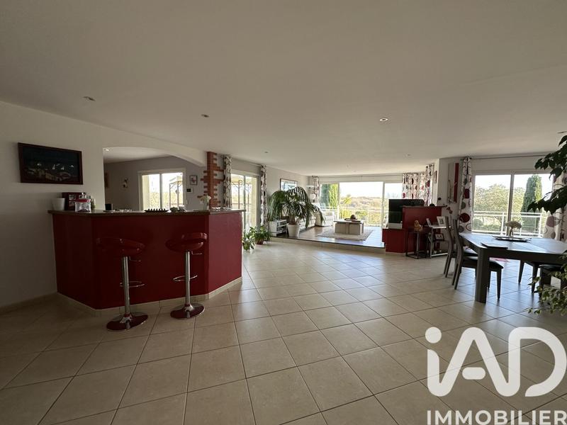 Maison - 244 m² - 8 pièces