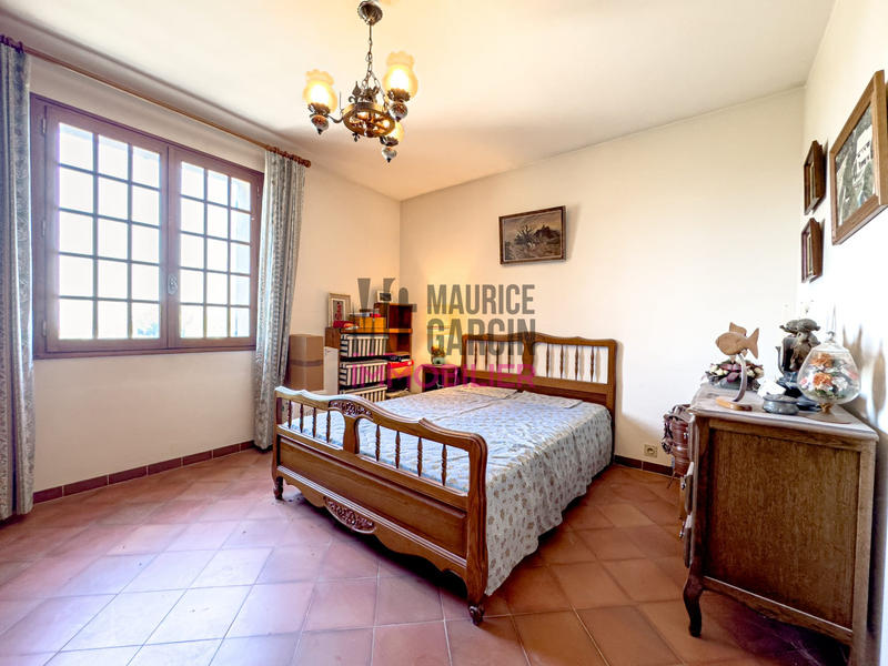 Maison - 256 m² - 10 pièces