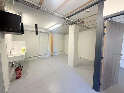 Local d'activités - 161 m²