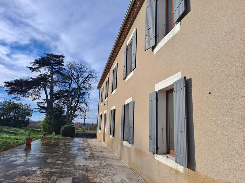 Maison - 375 m² - 10 pièces