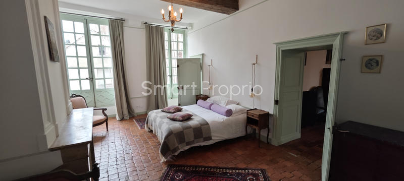 Propriété - 350 m² - 9 pièces