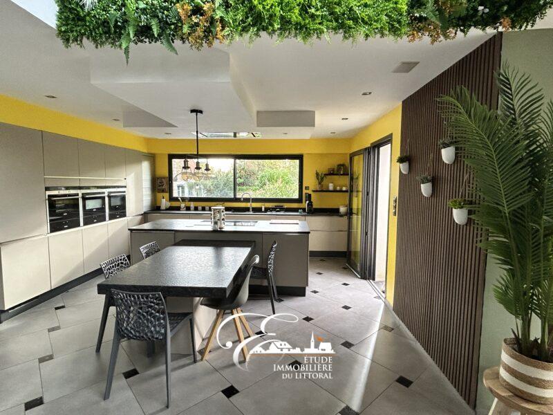 Maison - 299 m² - 9 pièces