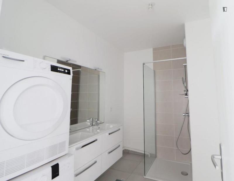 Chambre - 14 m² - 5 pièces