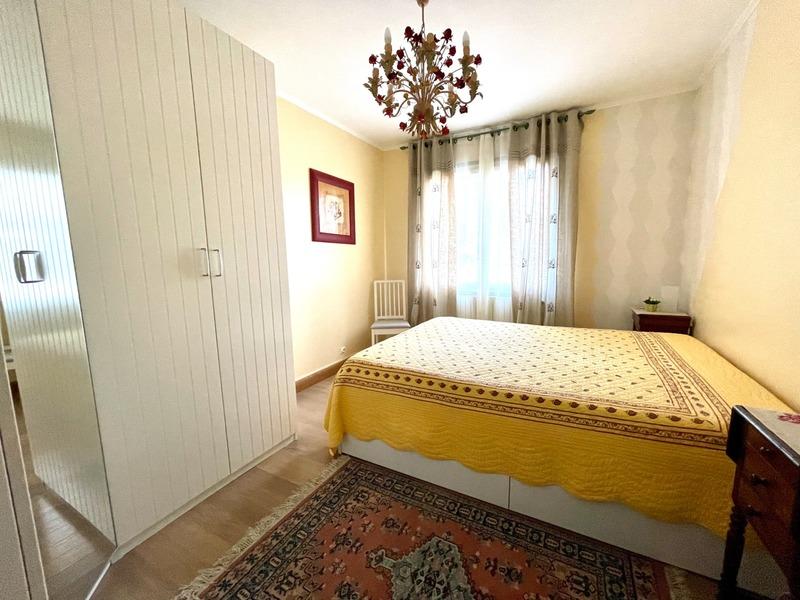 Maison - 225 m² - 9 pièces