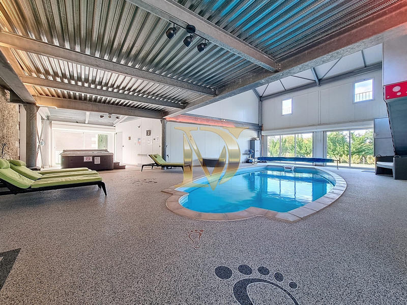 Maison ancienne - 402 m² - 11 pièces