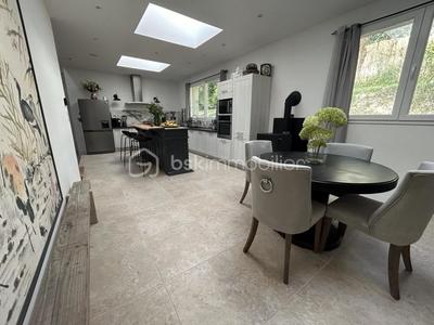 Maison en pierre - 215 m² - 5 pièces