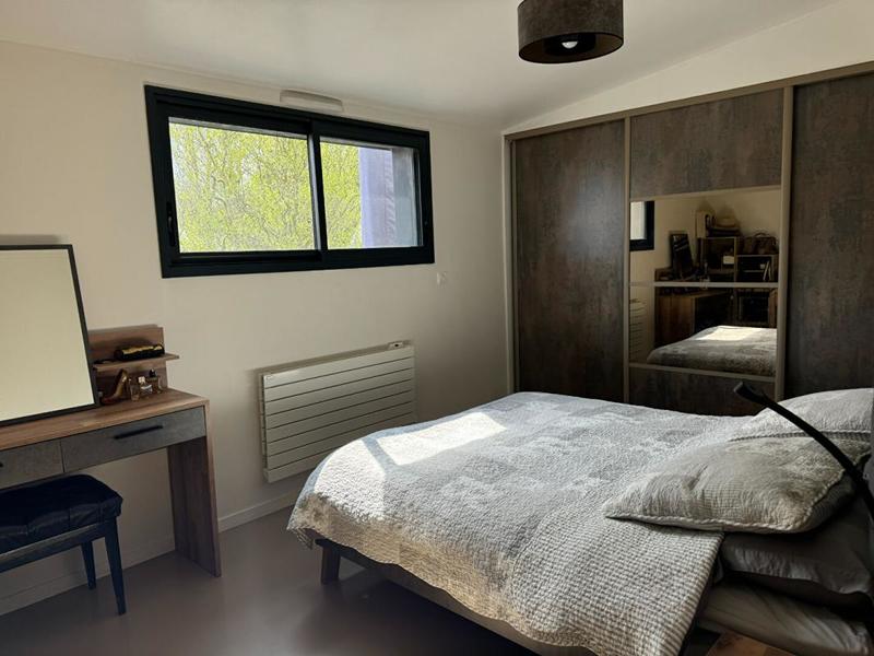 Local d'activité / Entrepôt - 245 m² - 9 pièces