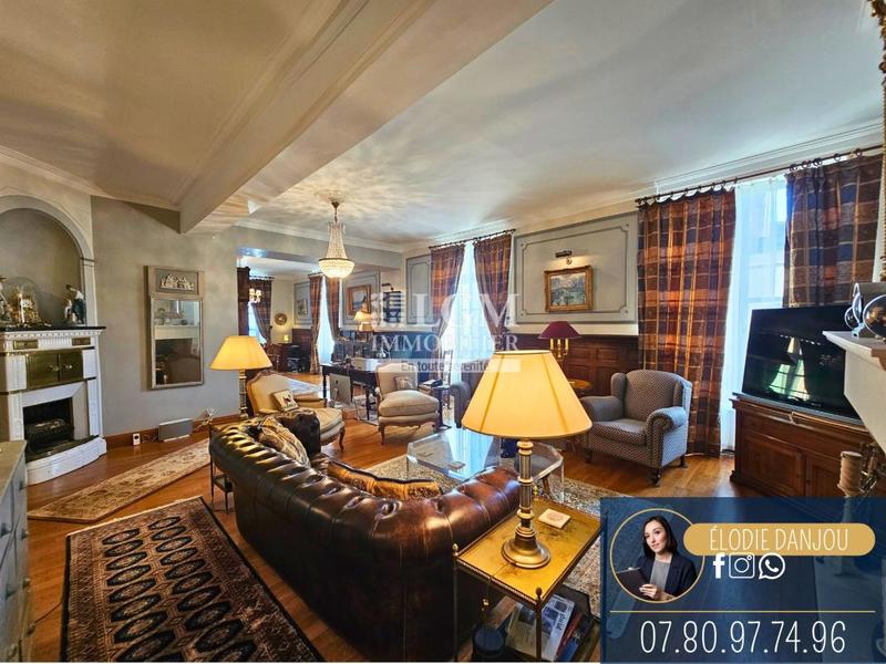 Demeure - 265 m² - 7 pièces