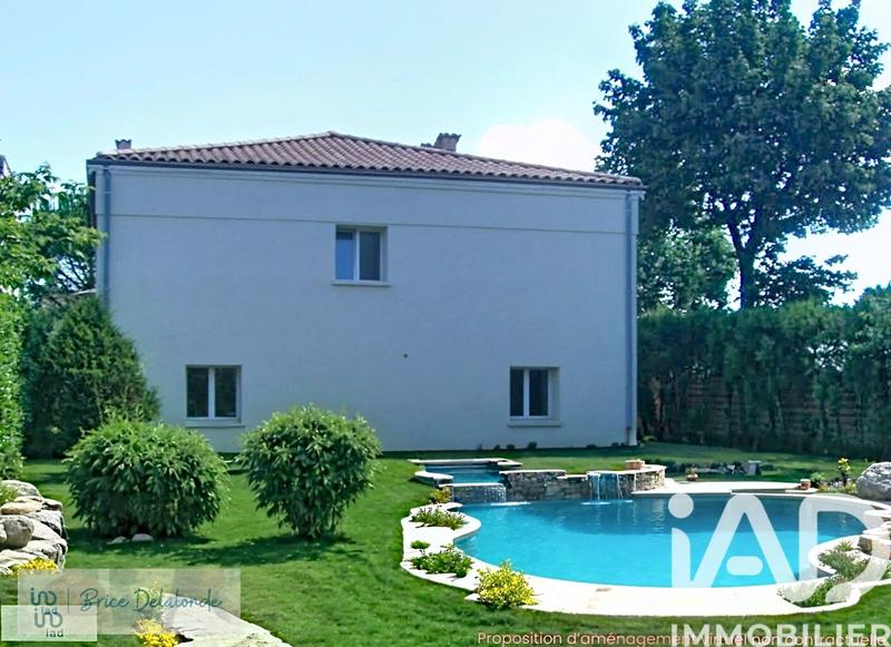 Maison - 220 m² - 9 pièces