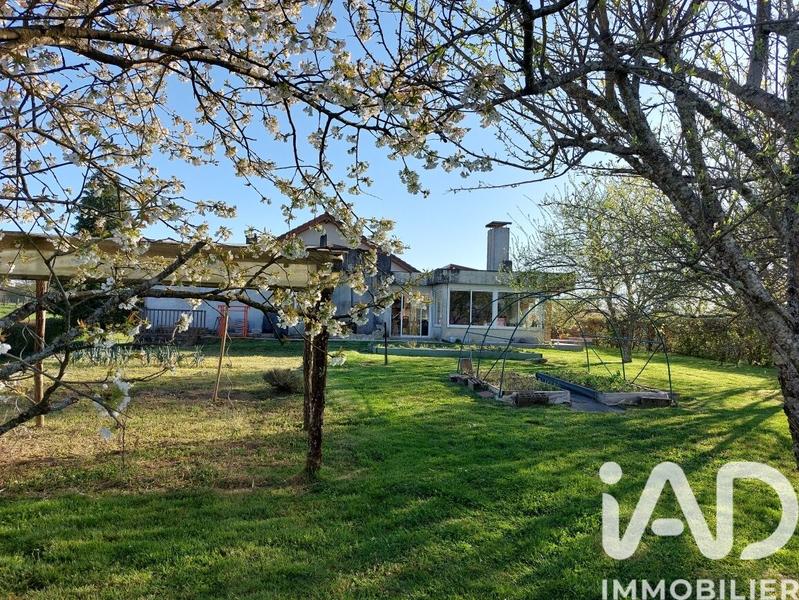 Maison de village - 271 m² - 9 pièces