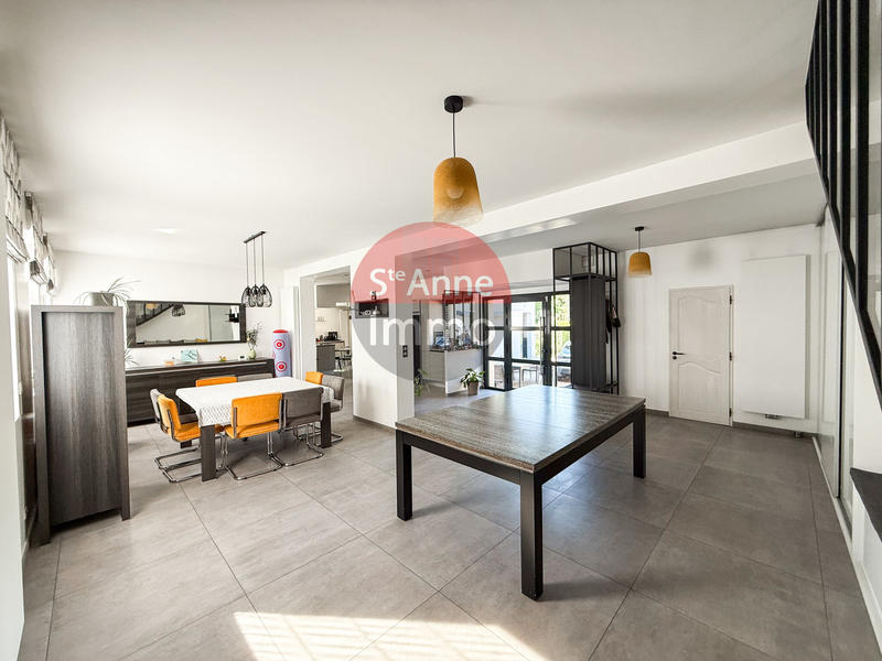 Maison - 230 m² - 6 pièces