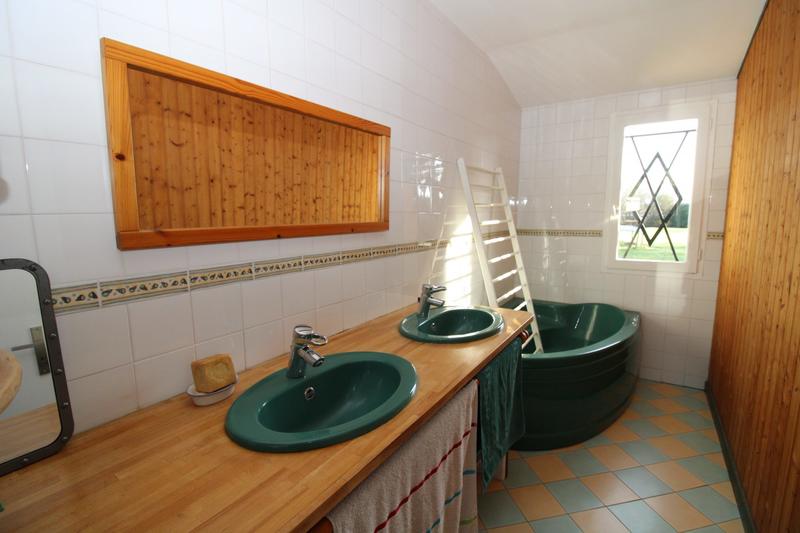 Maison traditionnelle - 211 m² - 8 pièces