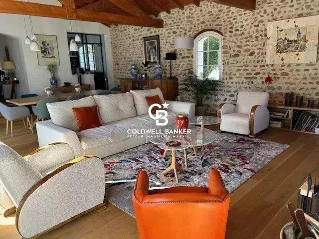 Maison - 200 m² - 6 pièces