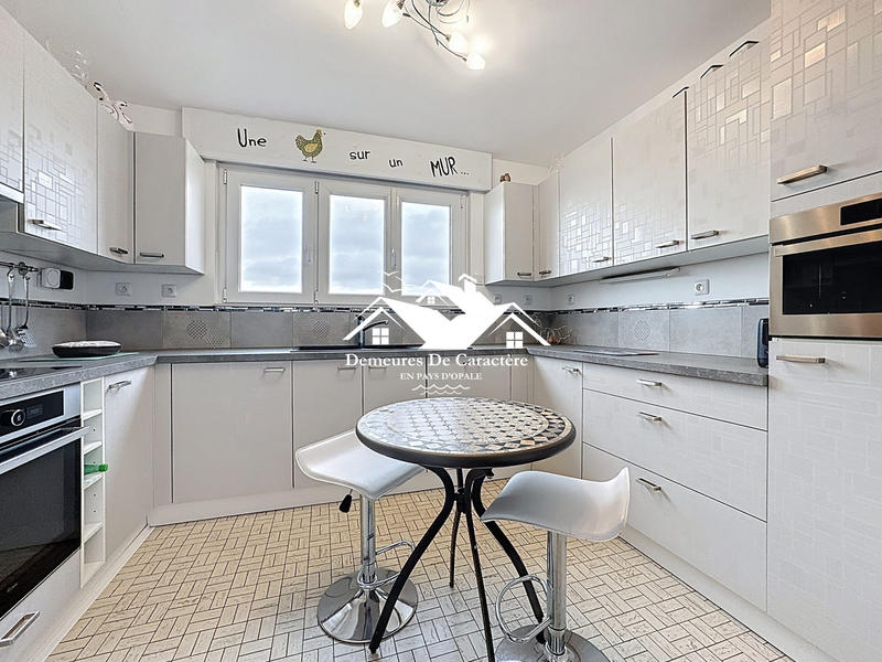 Maison - 230 m² - 9 pièces