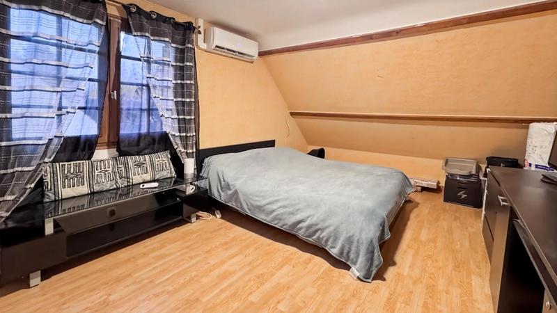 Maison - 240 m² - 6 pièces